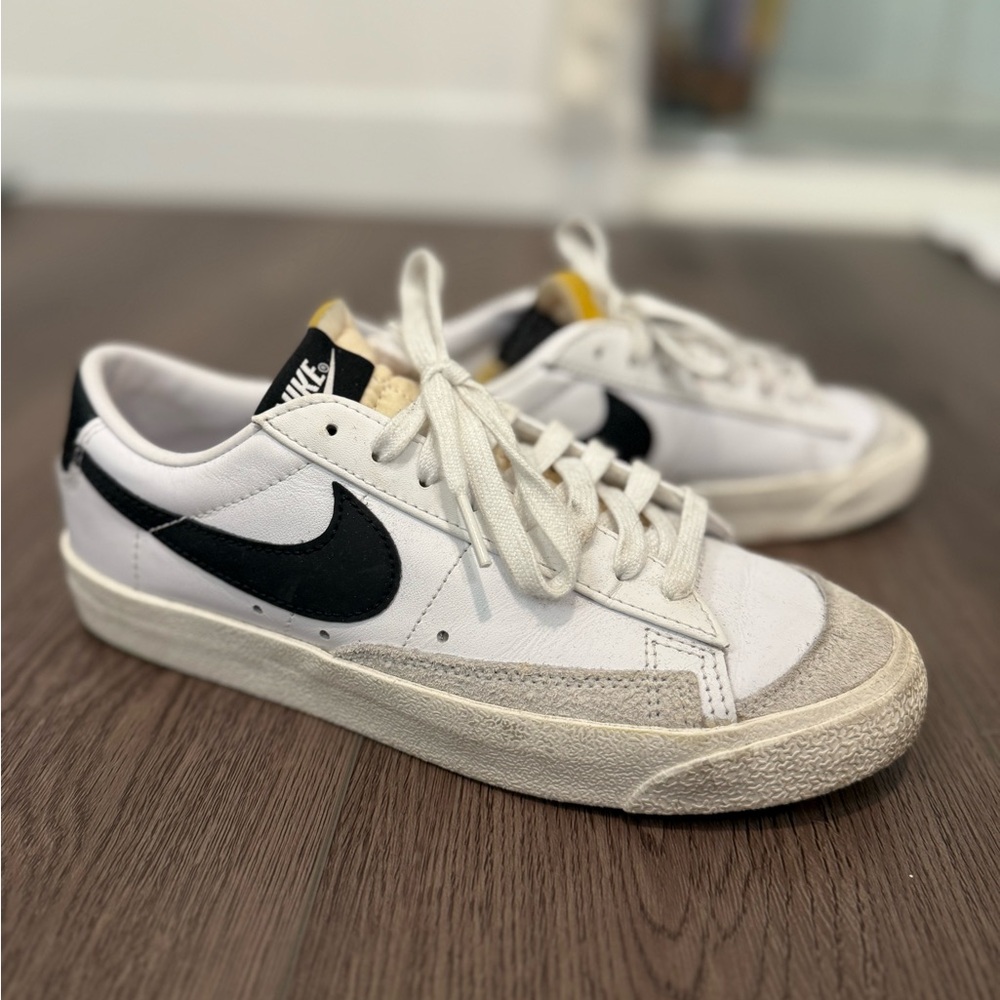 Nike White and Black Low-Top Sneakers